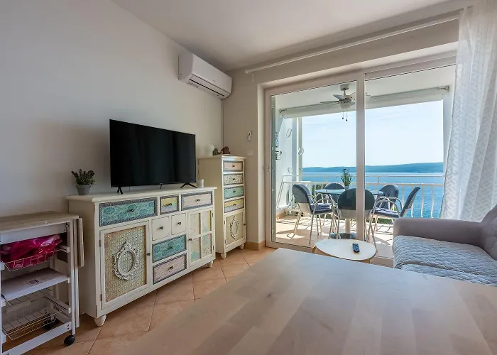 Apartamento Traumhaftes Direkt Am Mit Privatem Balkon, Meerblick, Waschmaschine, Klima Selce