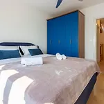 Traumhaftes Direkt Am Mit Privatem Balkon, Meerblick, Waschmaschine, Klima Selce