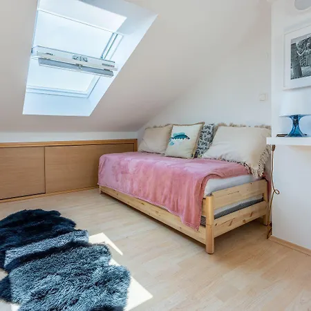 Traumhaftes Direkt Am Mit Privatem Balkon, Meerblick, Waschmaschine, Klima Selce