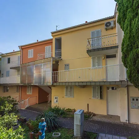Traumhaftes Direkt Am Mit Privatem Balkon, Meerblick, Waschmaschine, Klima Selce