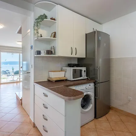 Traumhaftes Direkt Am Mit Privatem Balkon, Meerblick, Waschmaschine, Klima Selce