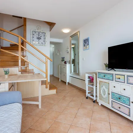 Apartment Traumhaftes Direkt Am Mit Privatem Balkon, Meerblick, Waschmaschine, Klima *